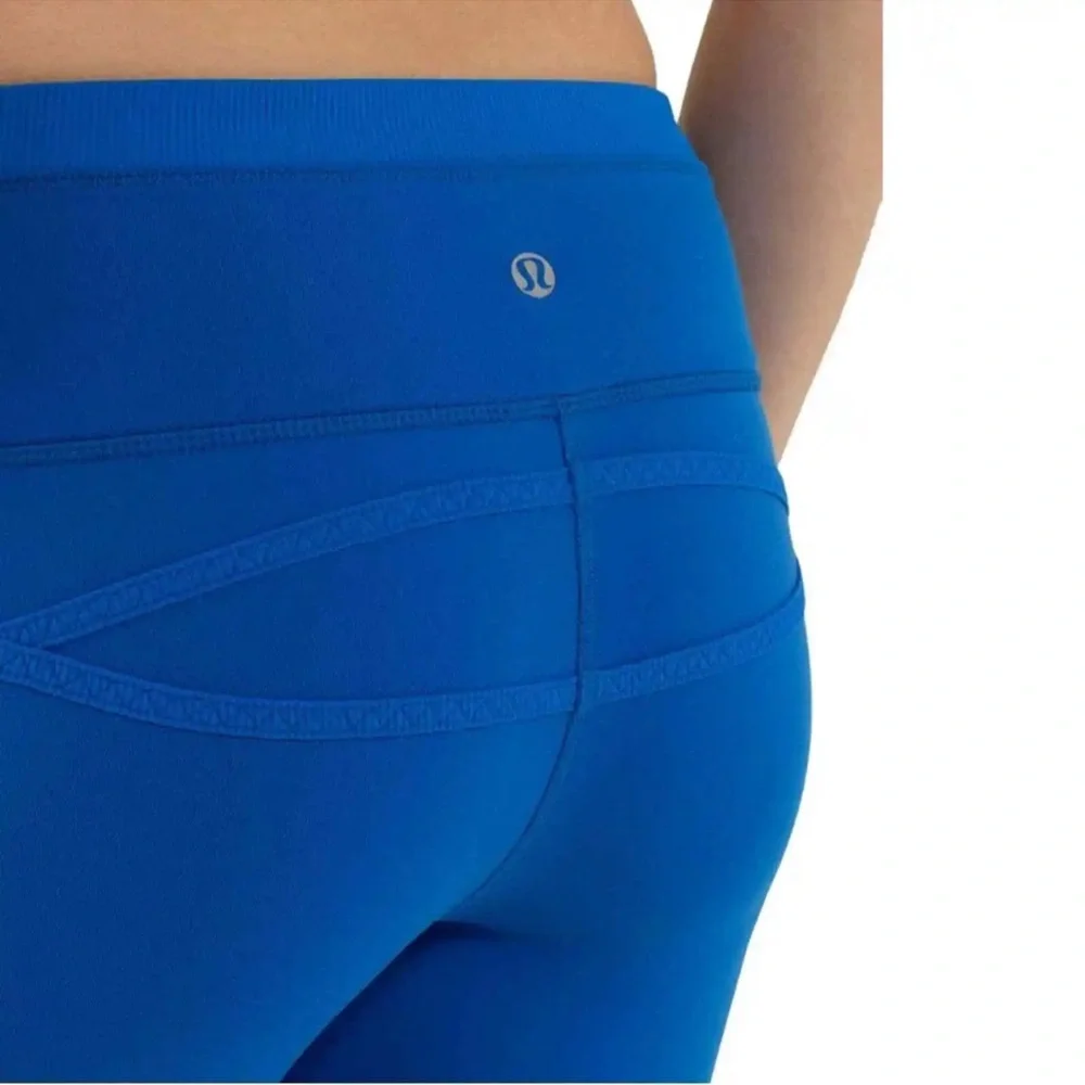 LULULEMON Roll Out Crop‎ in Baroque Blue. Size 4